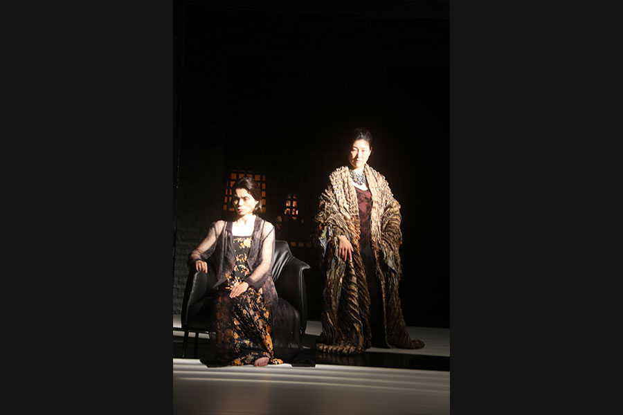 サド侯爵夫人（第二幕）｜鈴木忠志構成・演出作品（SUZUKI's Works）｜鈴木忠志・SCOT