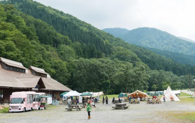 グルメ館外観